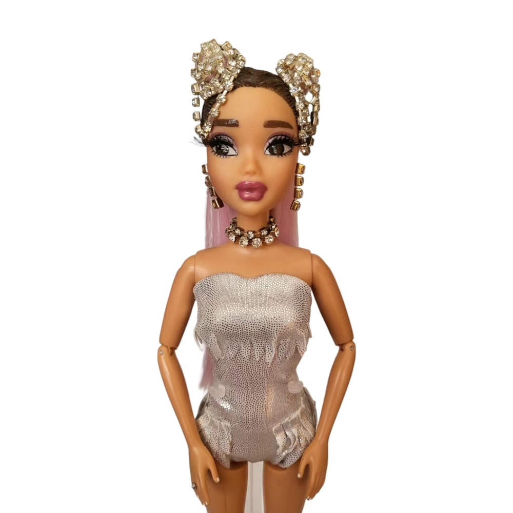 Ariana Grande 7 Rings Doll - Picture 7 of 10